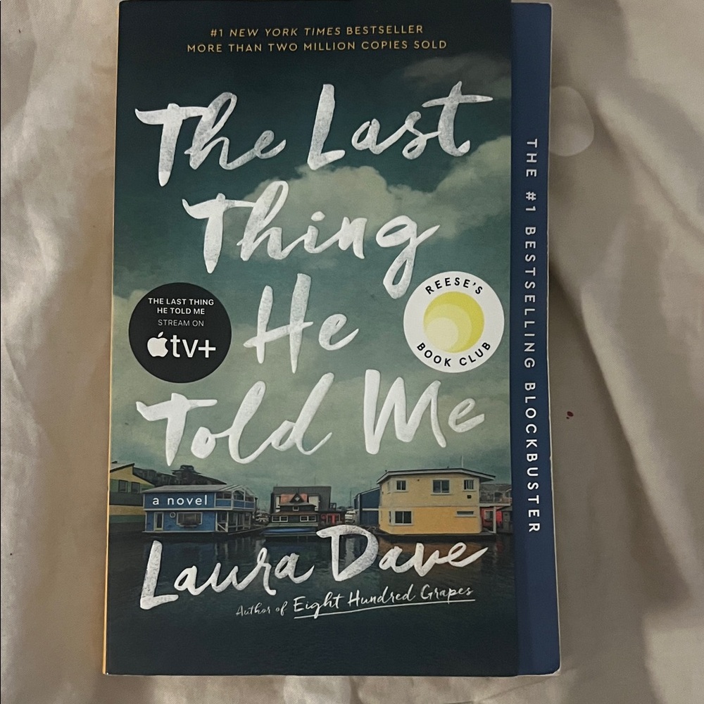 The Last Thing He Told Me by - Blue Cover